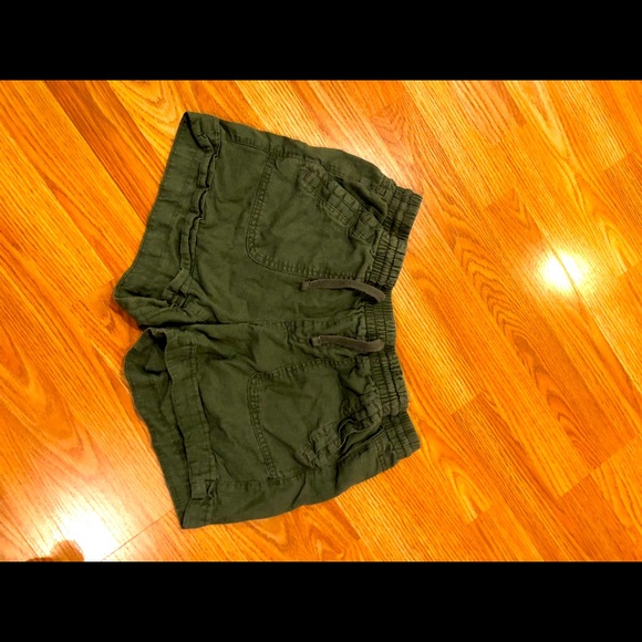 Reitmans Green shorts - Picture 1 of 1